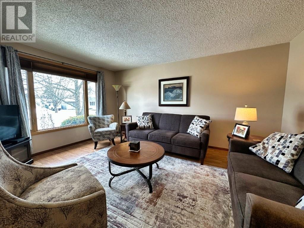 151 Essex Court, Thunder Bay, Ontario, P7A7N4 — Photo 6