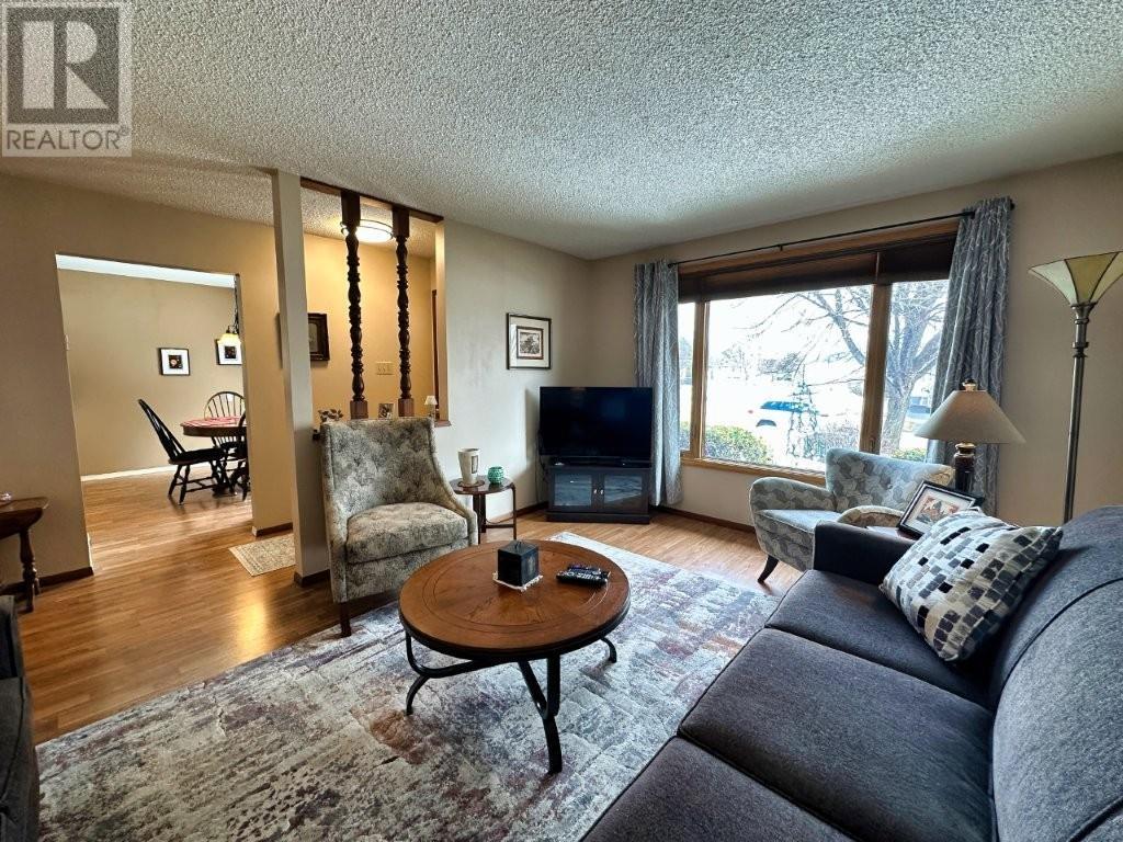 151 Essex Court, Thunder Bay, Ontario, P7A7N4 — Photo 4