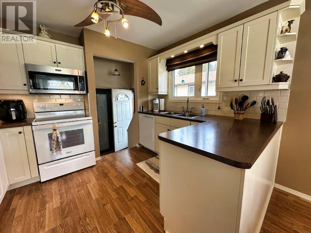 151 Essex Court, Thunder Bay, Ontario, P7A7N4 — Photo 9