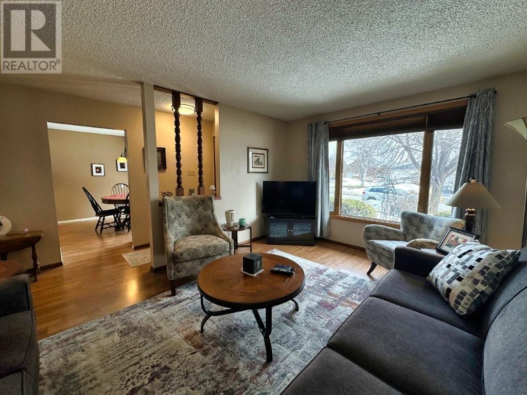 151 Essex Court, Thunder Bay, Ontario, P7A7N4 — Photo 5
