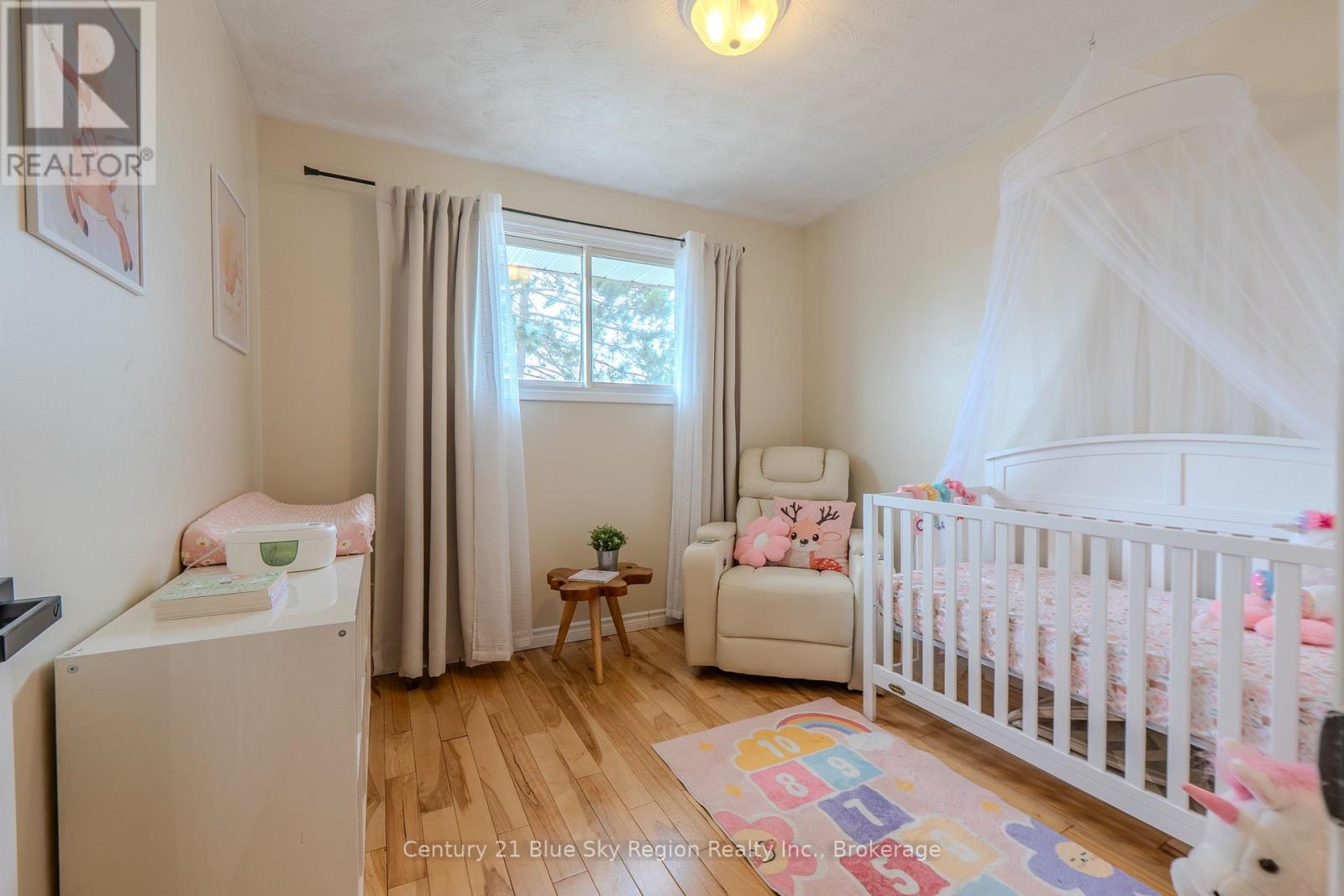 56 KATHRYN CRESCENT - 21