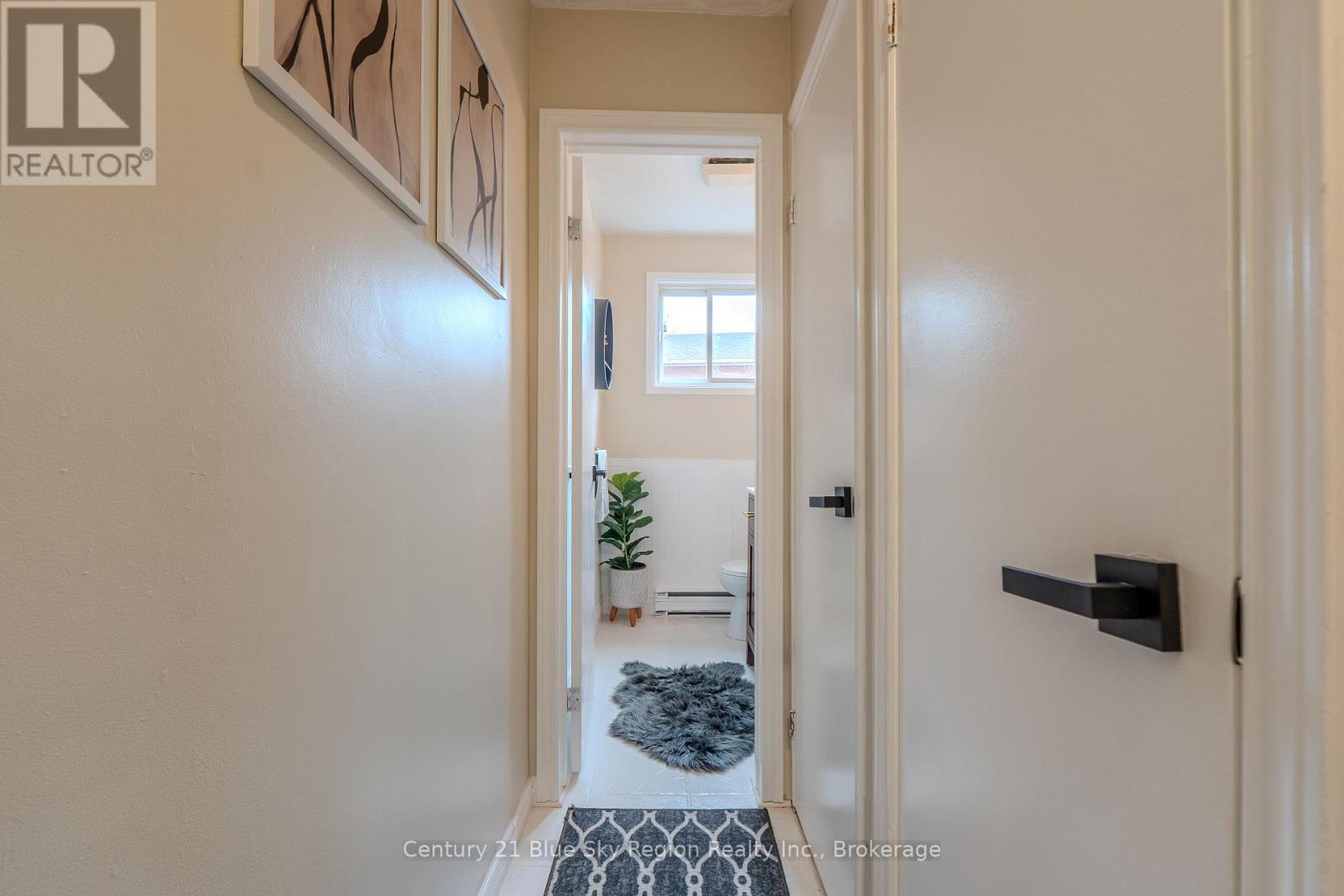 56 KATHRYN CRESCENT - 34