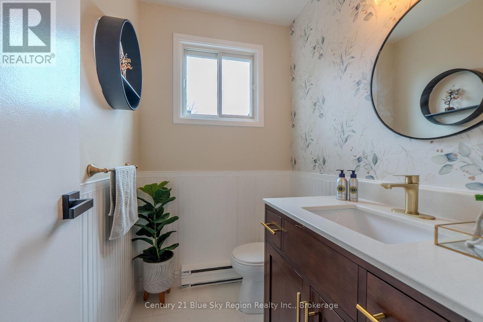 56 KATHRYN CRESCENT - 35