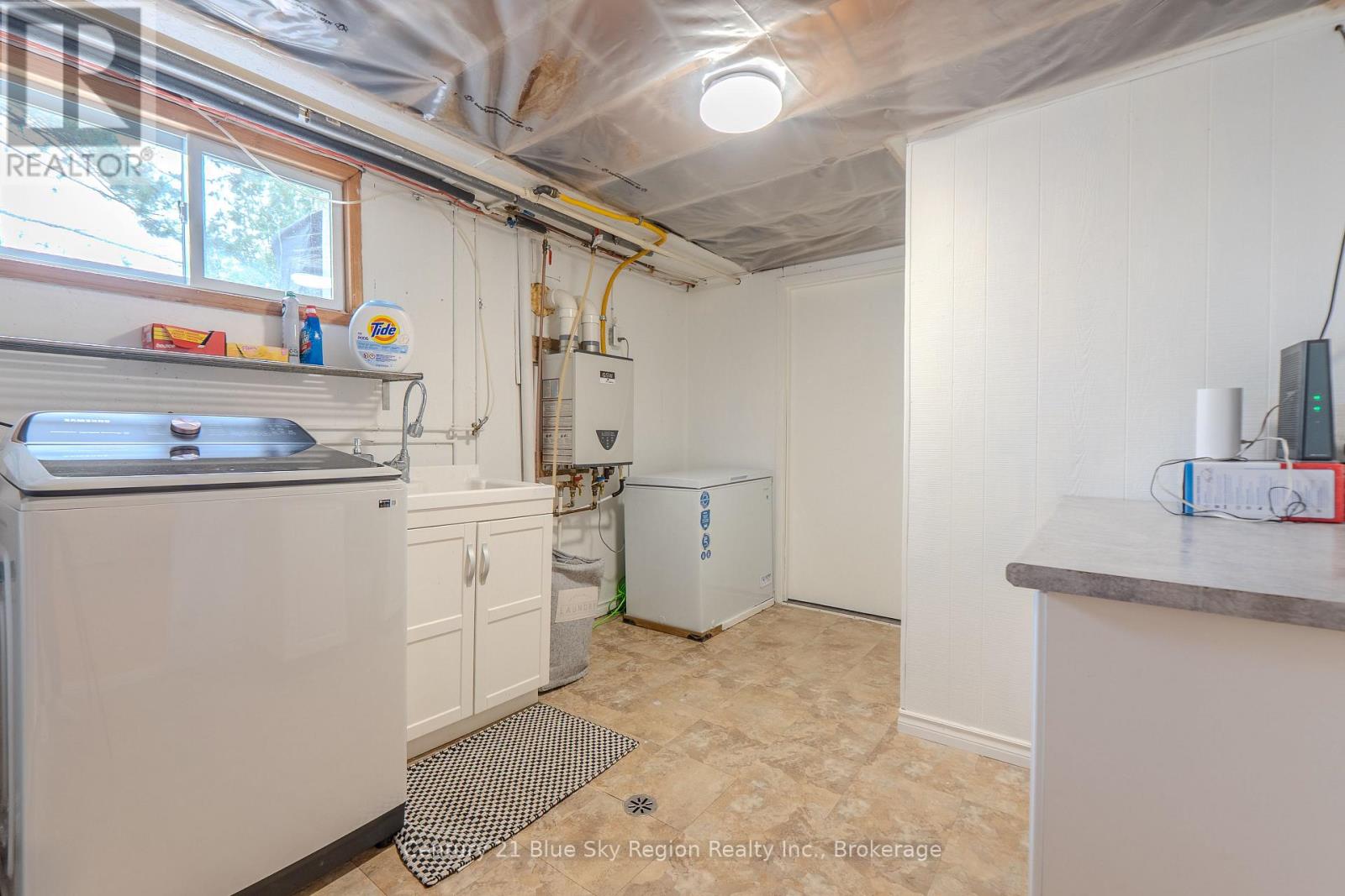 56 KATHRYN CRESCENT - 41