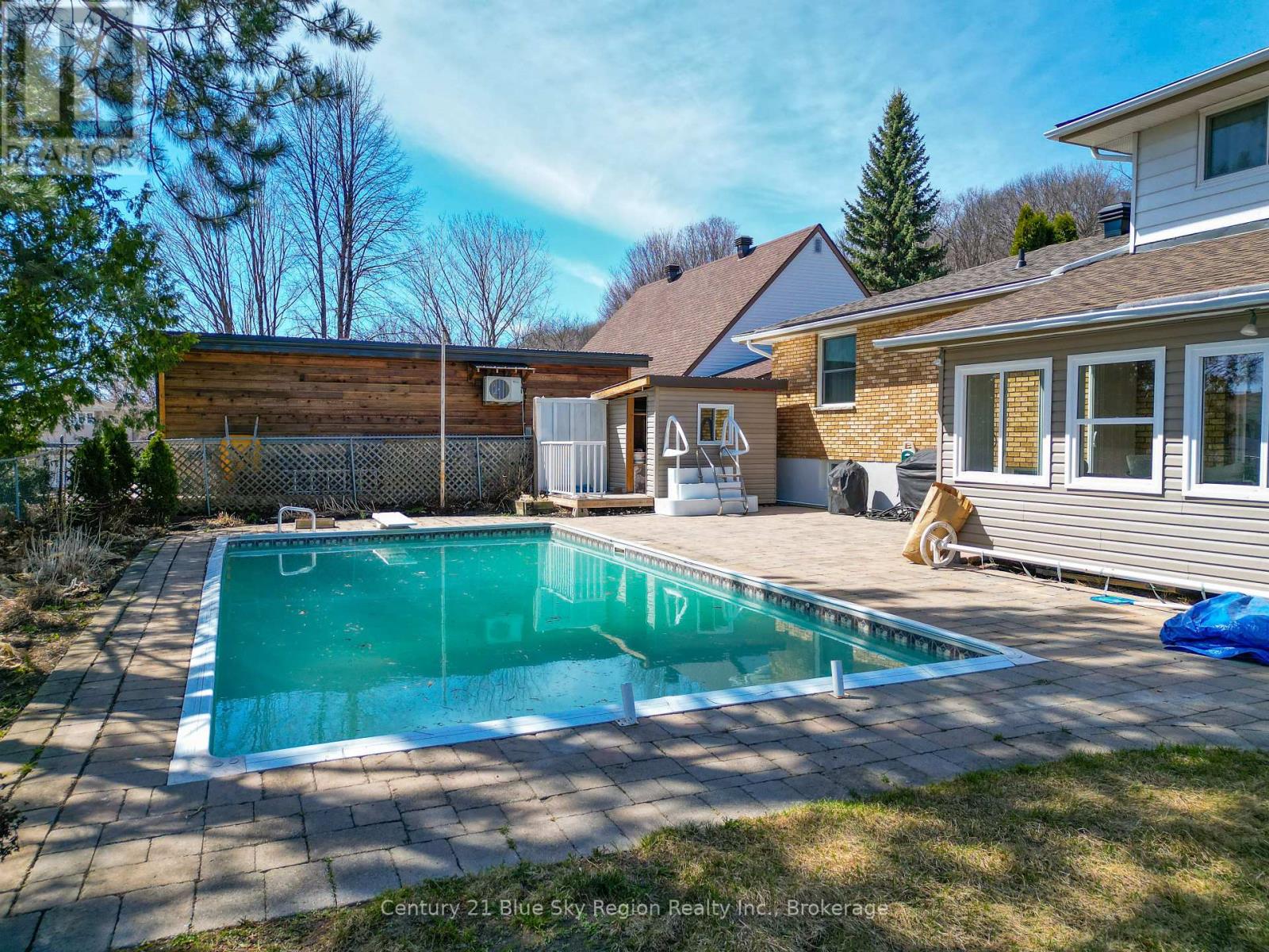 56 KATHRYN CRESCENT - 43