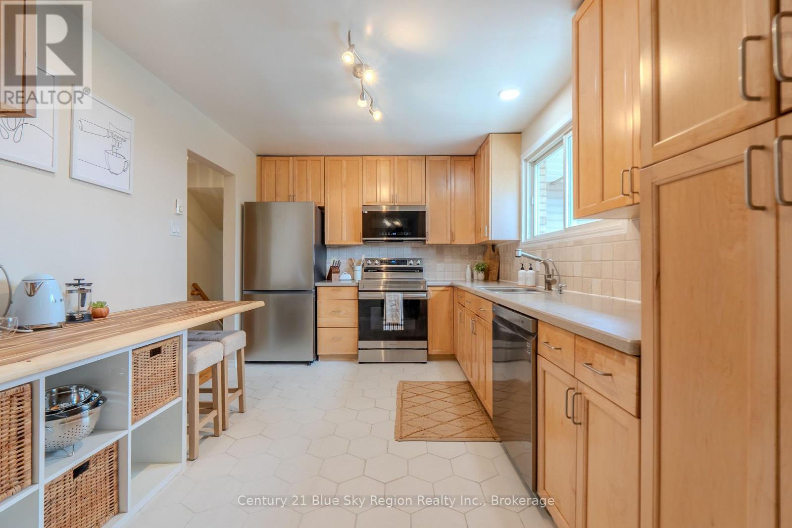 56 KATHRYN CRESCENT - 9