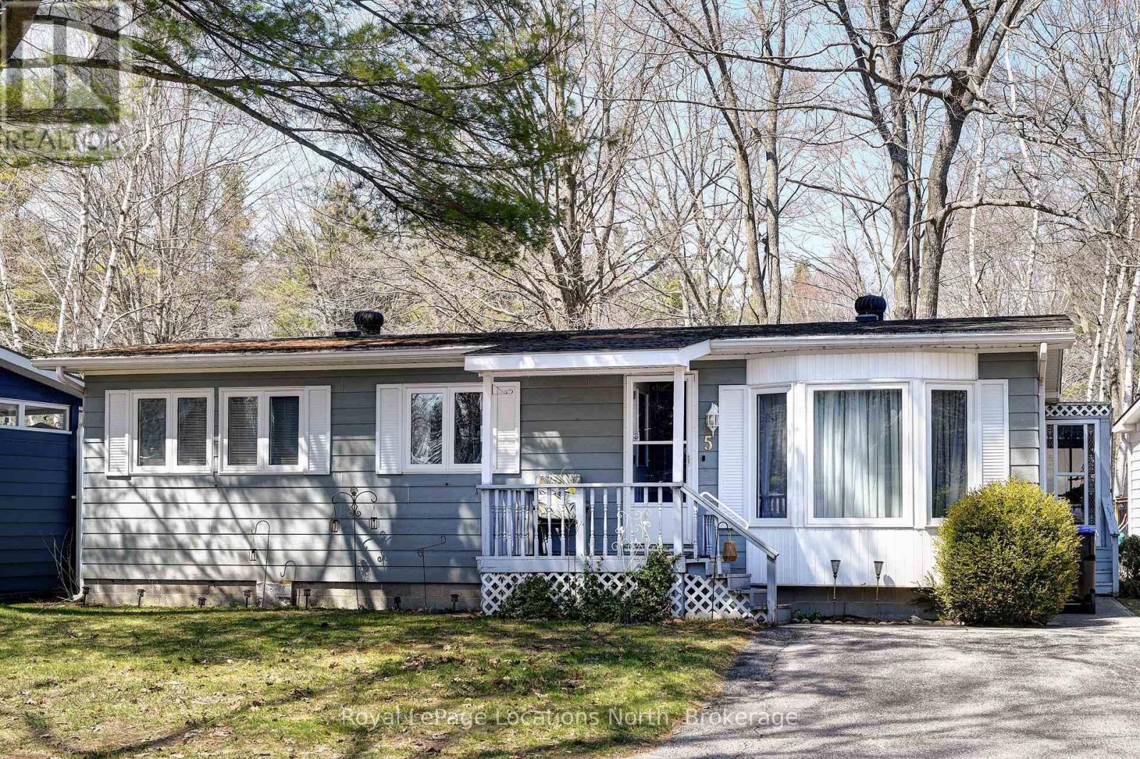 5 MURRAY DRIVE - 2