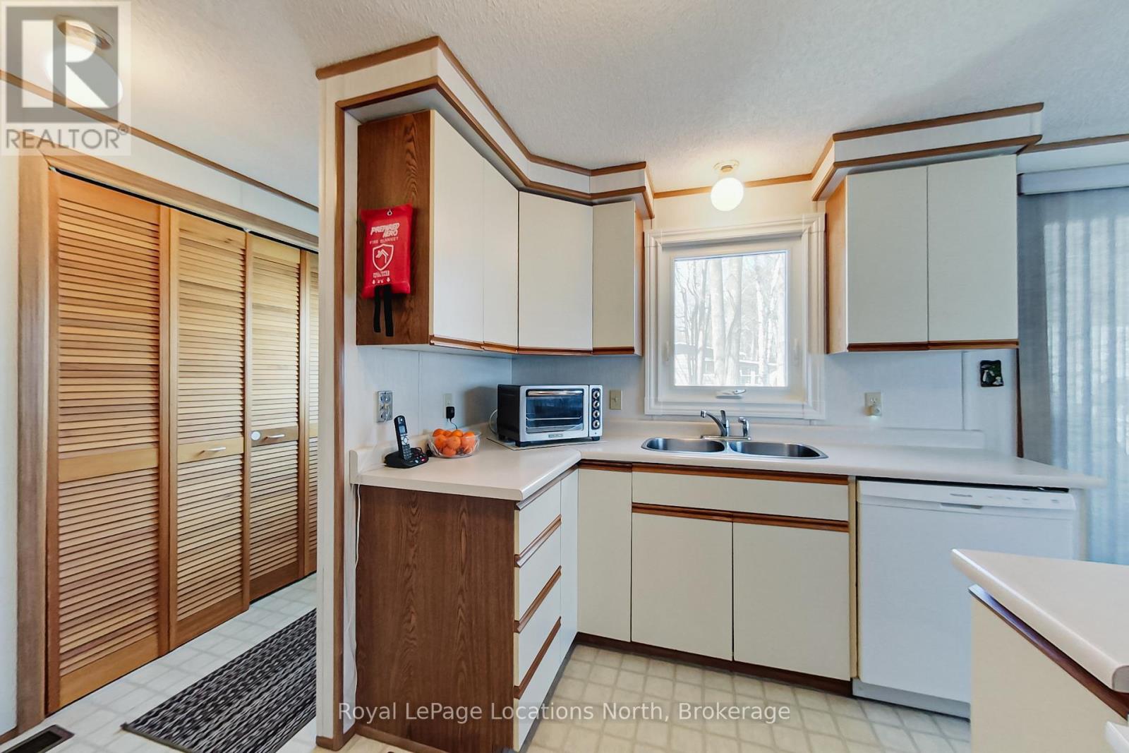 5 MURRAY DRIVE - 8