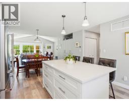 1024 Celia Crescent, Gibsons, BC V0N1V7 Photo 10