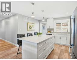 1024 Celia Crescent, Gibsons, BC V0N1V7 Photo 11