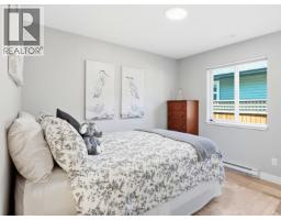1024 Celia Crescent, Gibsons, BC V0N1V7 Photo 13