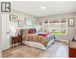 1024 Celia Crescent, Gibsons, BC V0N1V7 Photo 16