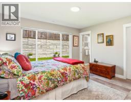 1024 Celia Crescent, Gibsons, BC V0N1V7 Photo 17