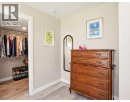 1024 Celia Crescent, Gibsons, BC V0N1V7 Photo 18