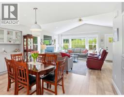 1024 Celia Crescent, Gibsons, BC V0N1V7 Photo 7