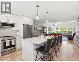 1024 Celia Crescent, Gibsons, BC V0N1V7 Photo 9