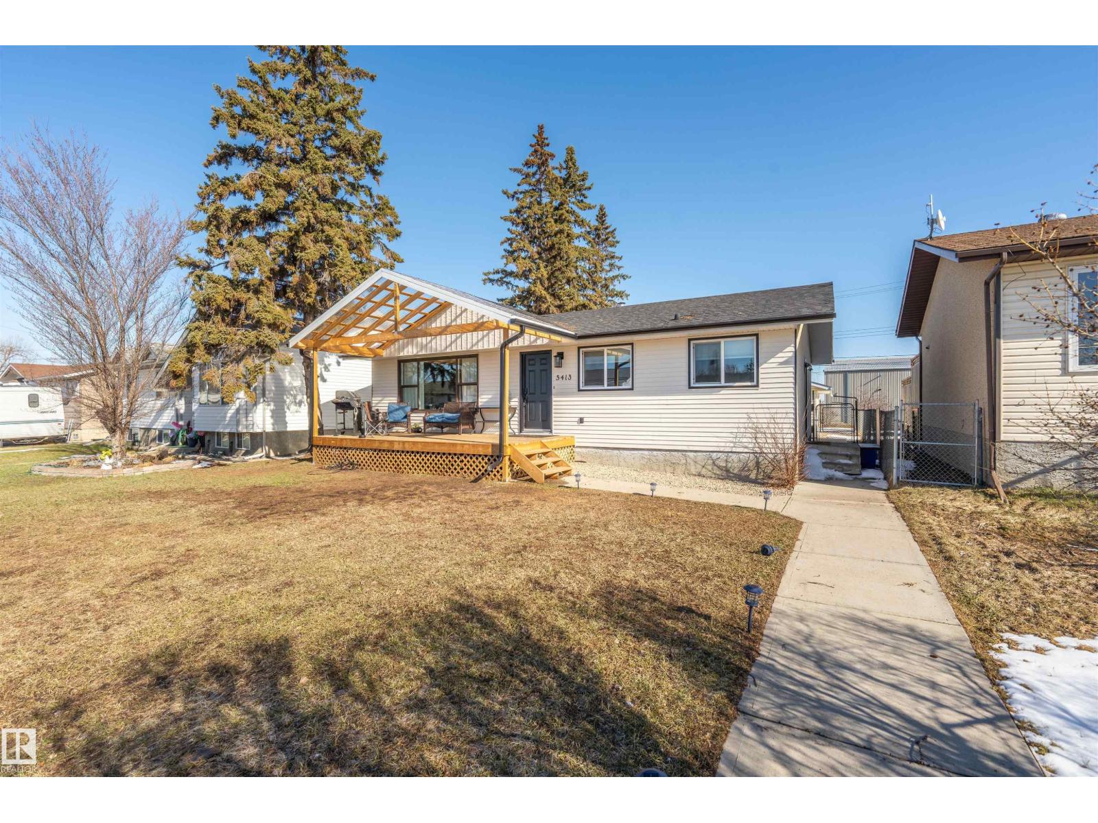 5413 52 Ave - 1