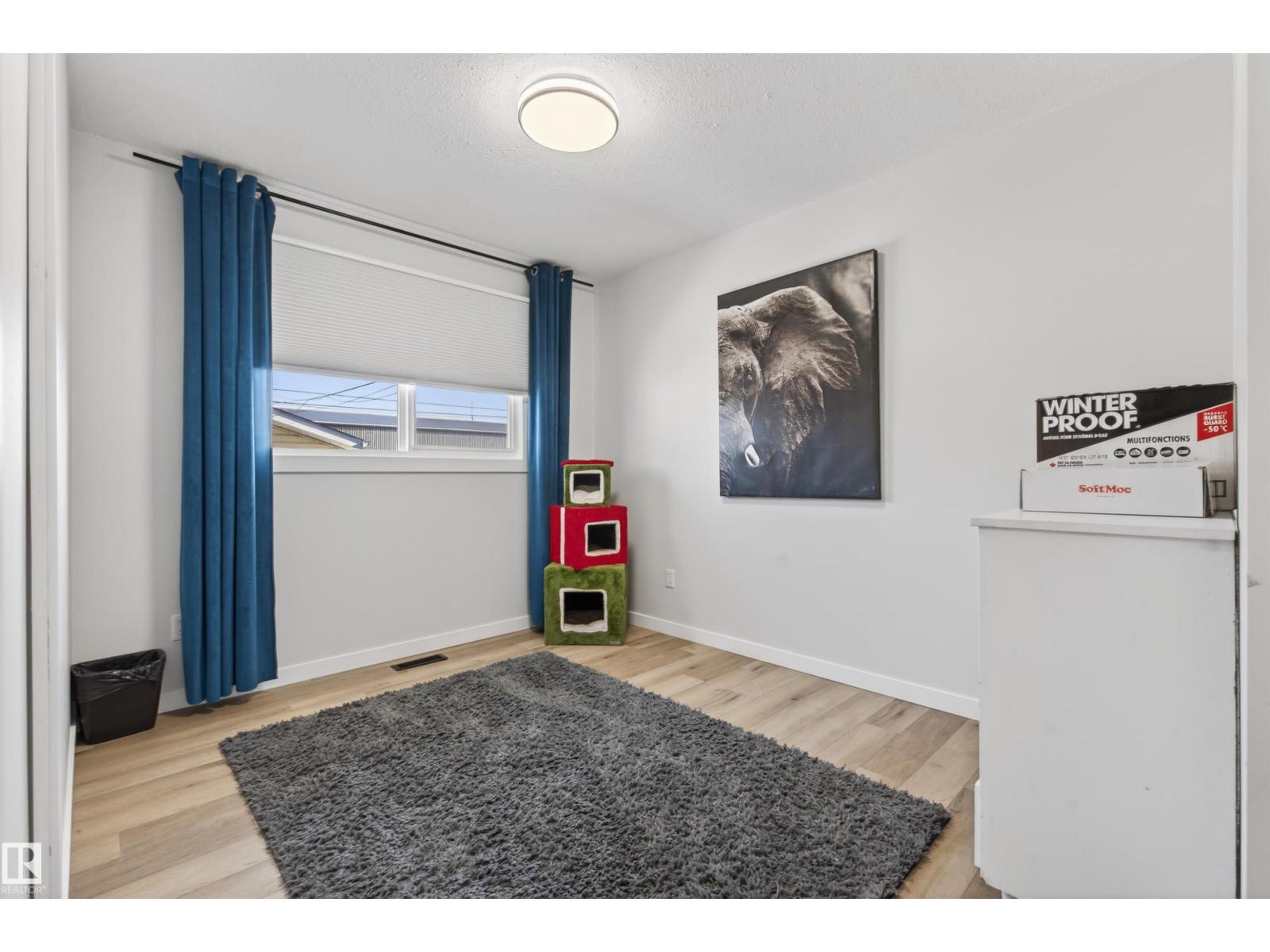5413 52 Ave - 14