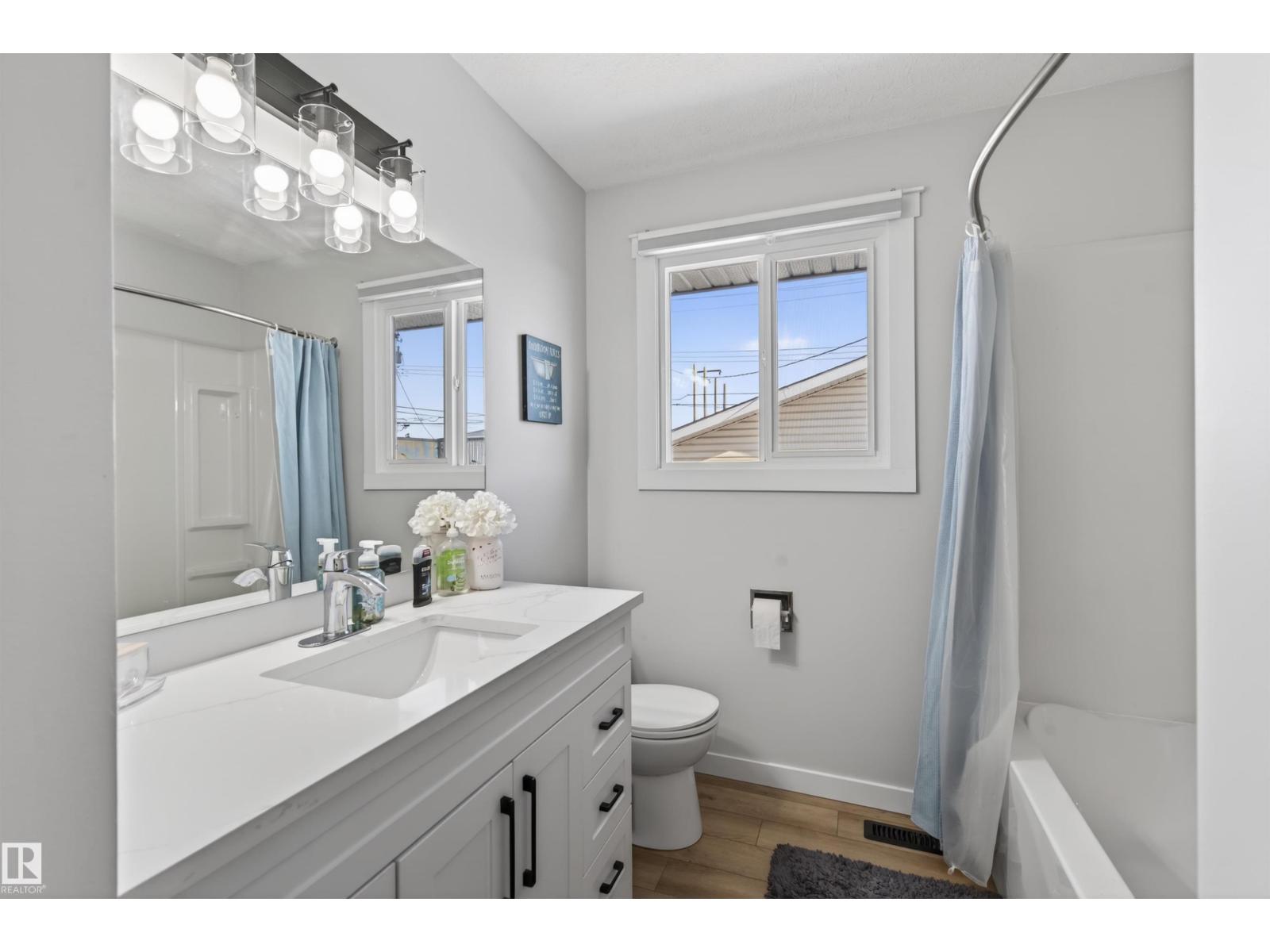5413 52 Ave - 15