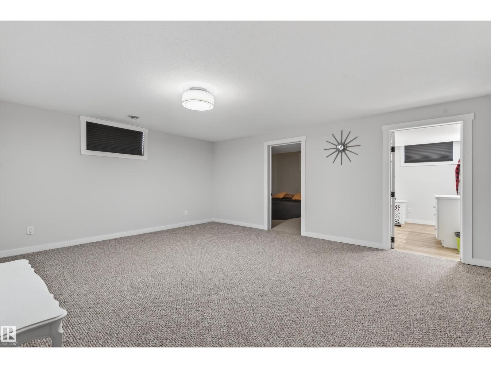 5413 52 Ave - 16