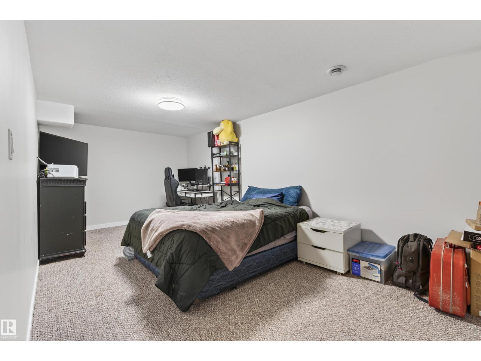 5413 52 Ave - 21