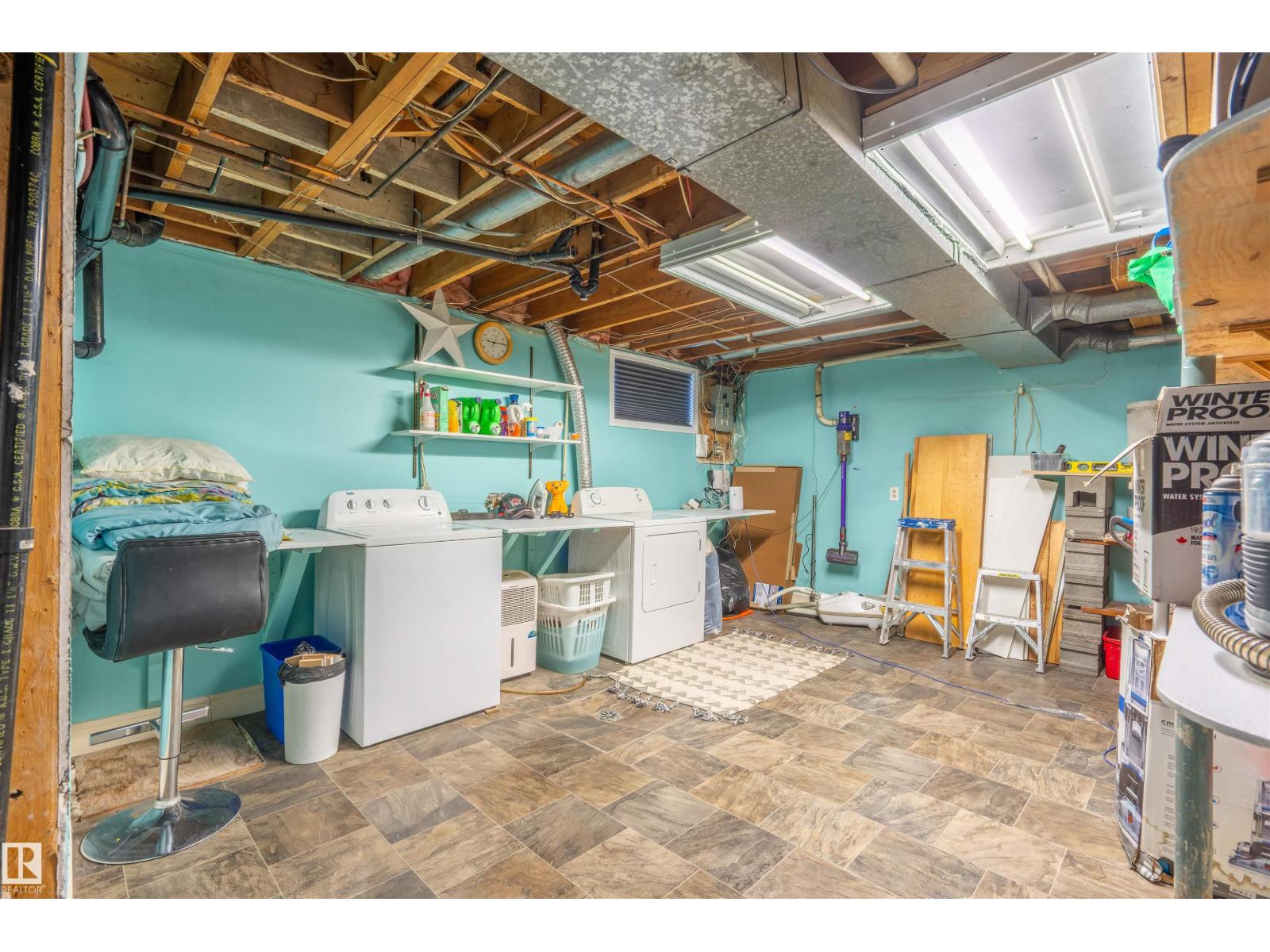 5413 52 Ave - 22