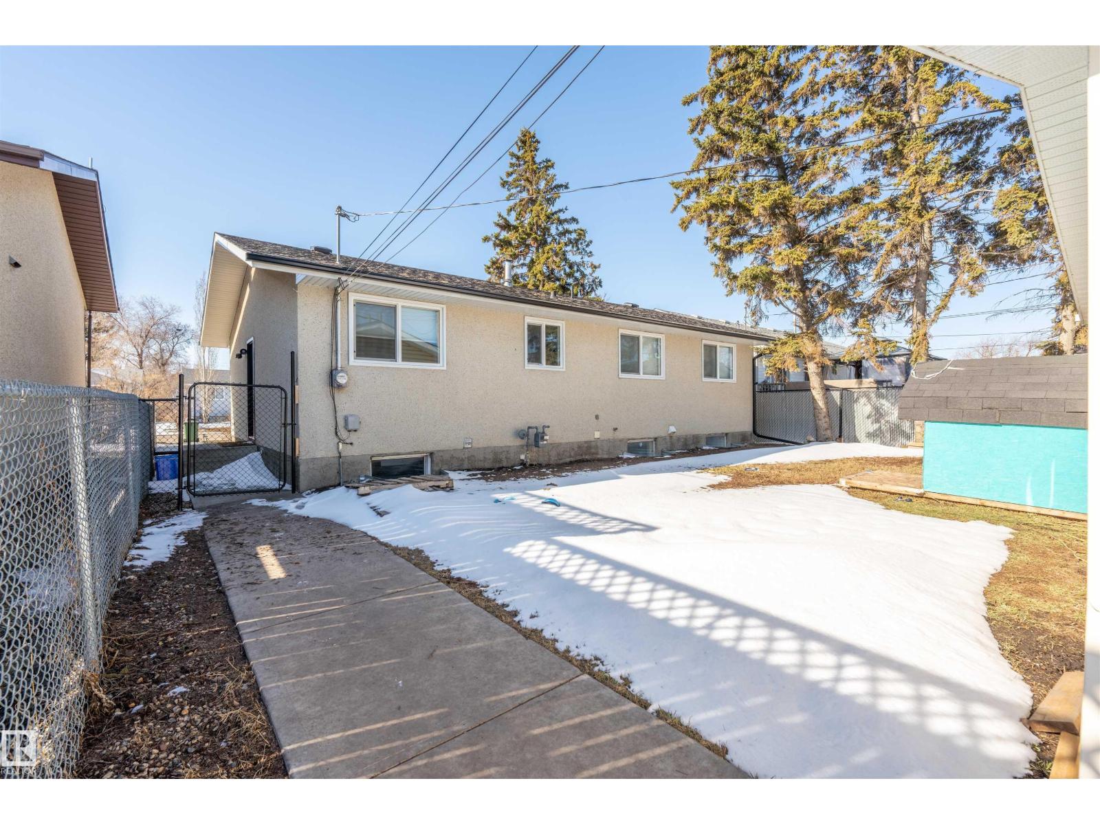 5413 52 Ave - 23