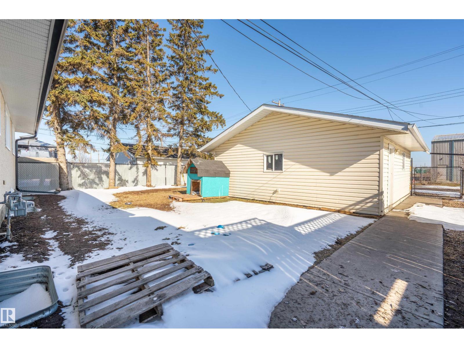 5413 52 Ave - 24
