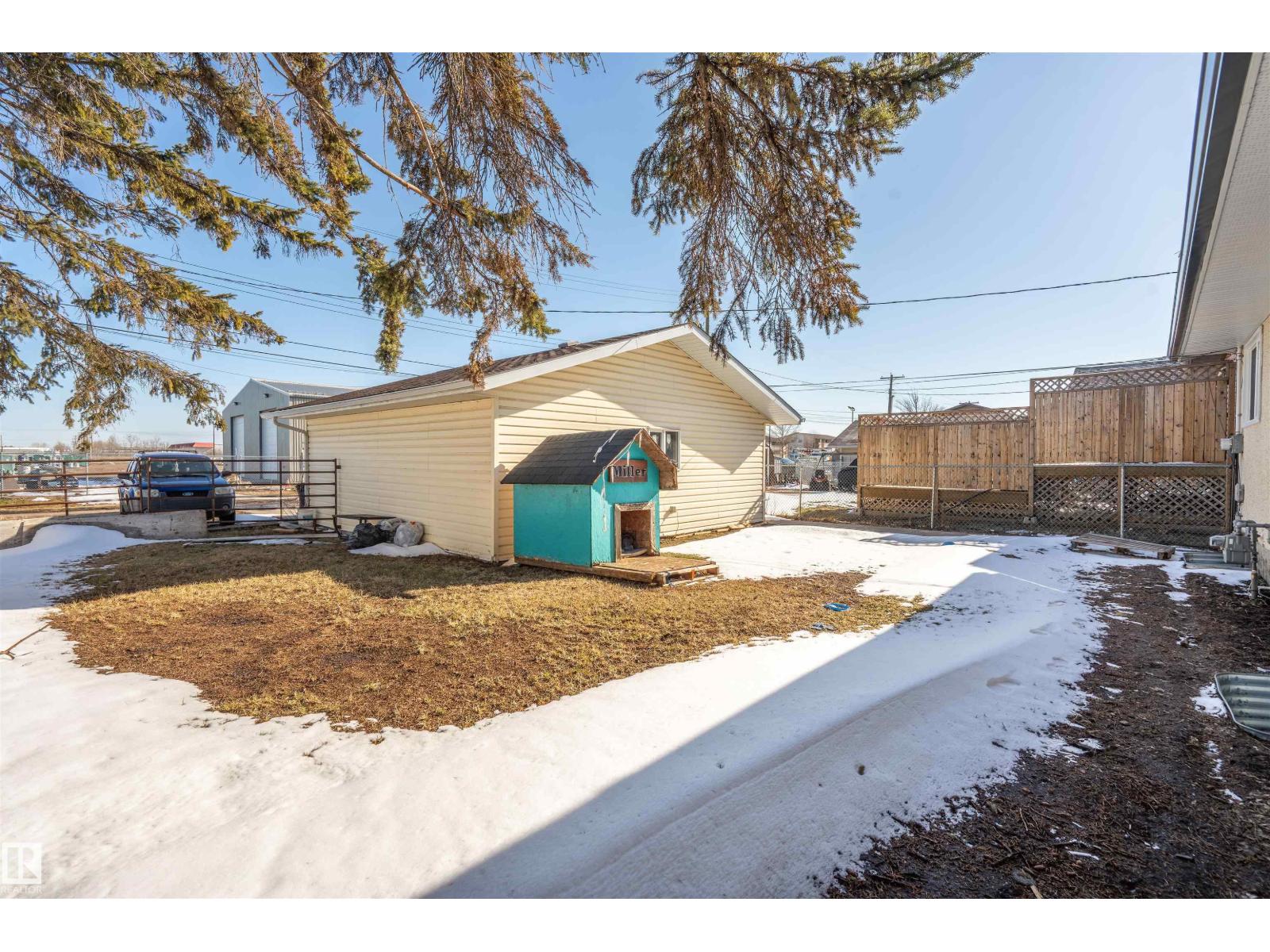 5413 52 Ave - 25
