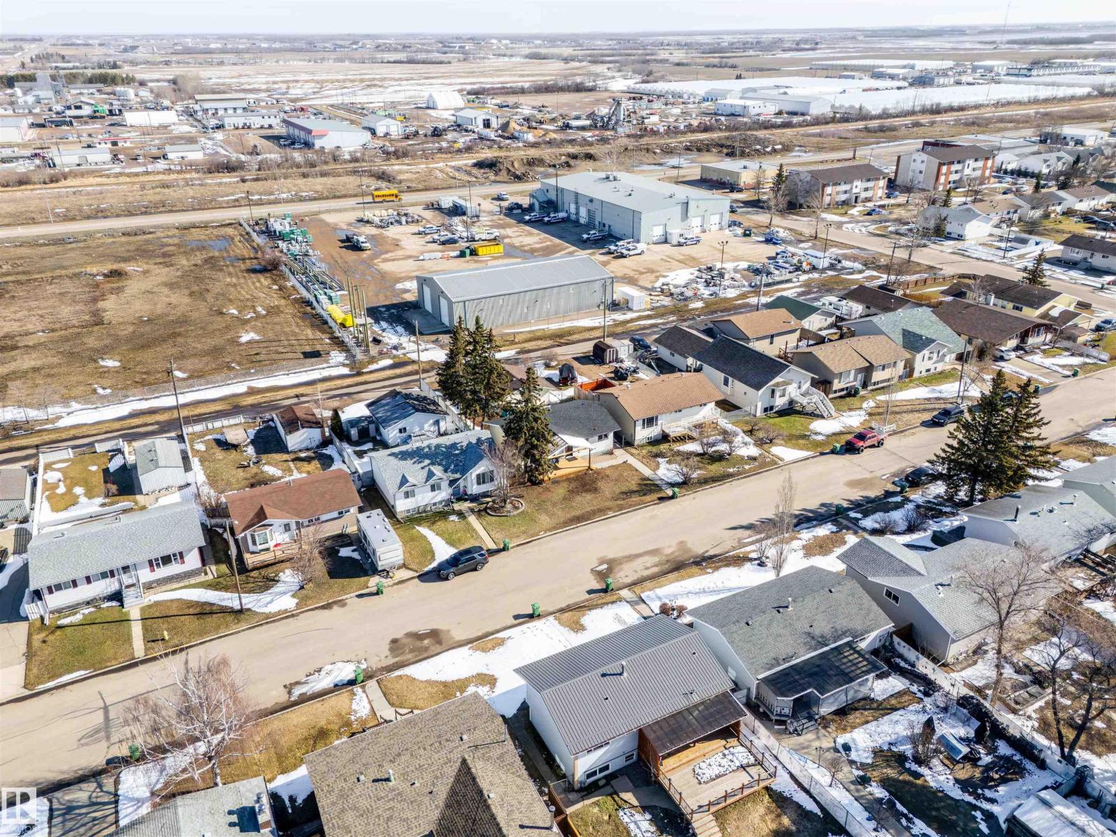 5413 52 Ave - 28