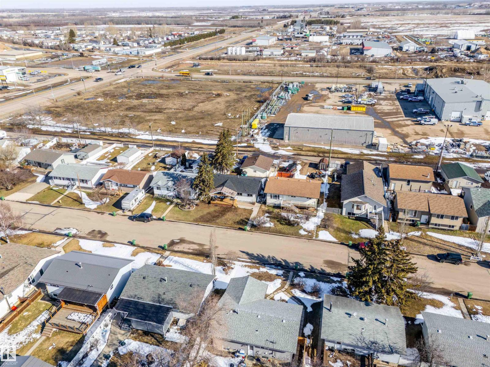 5413 52 Ave - 29