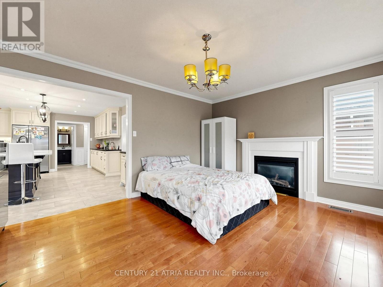 14 ROBERT ATTERSLEY DRIVE W - 12
