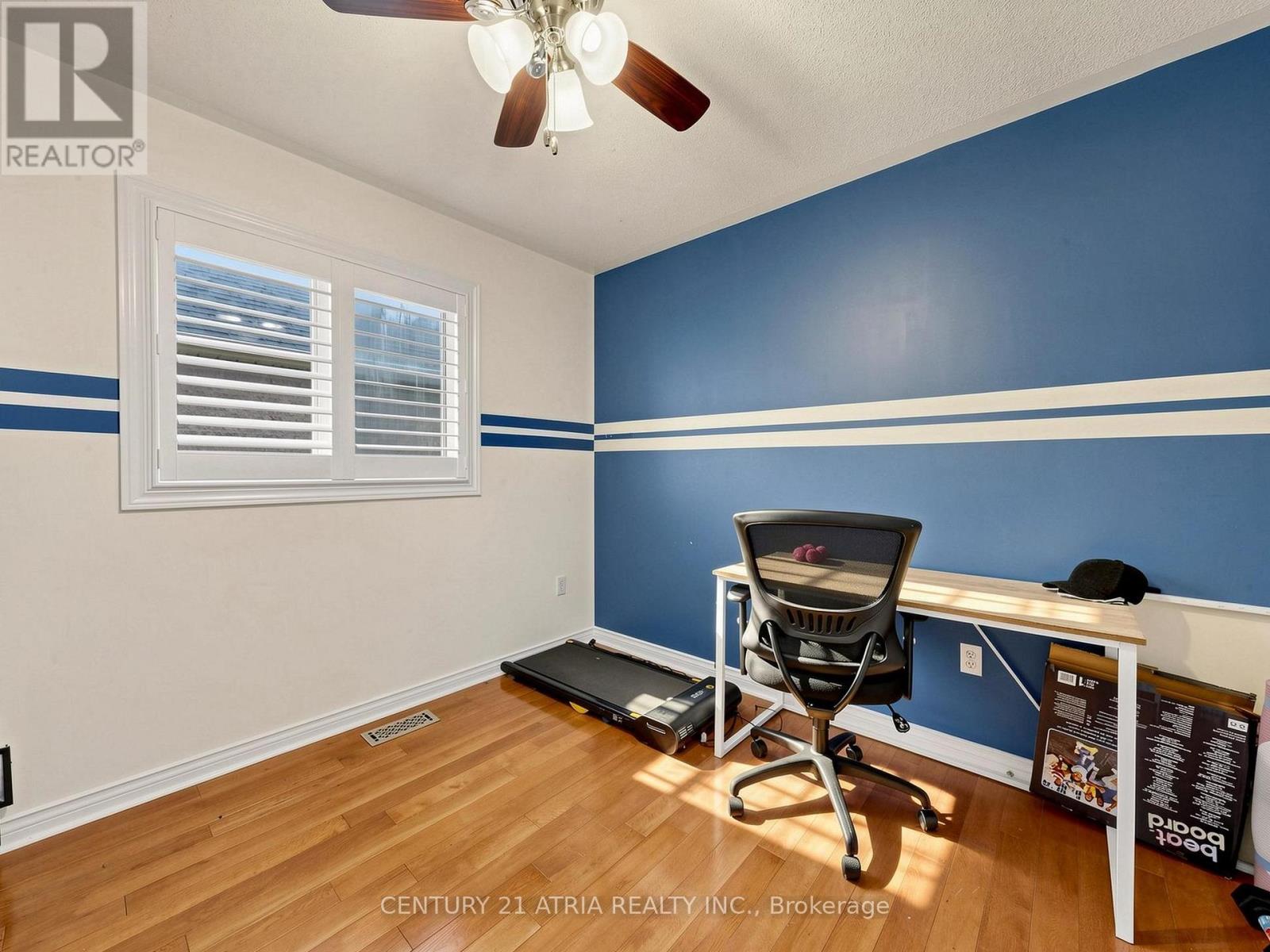 14 ROBERT ATTERSLEY DRIVE W - 32