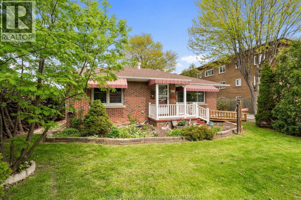 193 Talbot STREET North, Essex, Ontario, N8M2C9 — Photo 2
