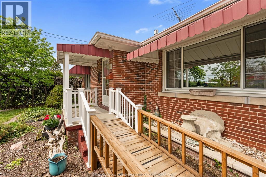 193 Talbot STREET North, Essex, Ontario, N8M2C9 — Photo 5