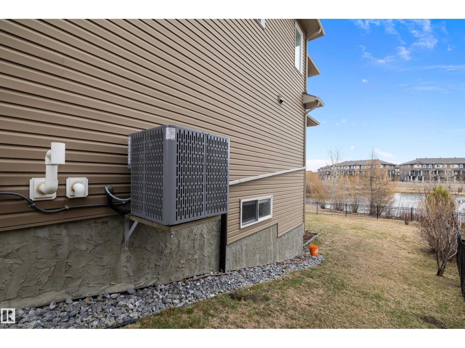 1586 Chapman WY SW, Edmonton