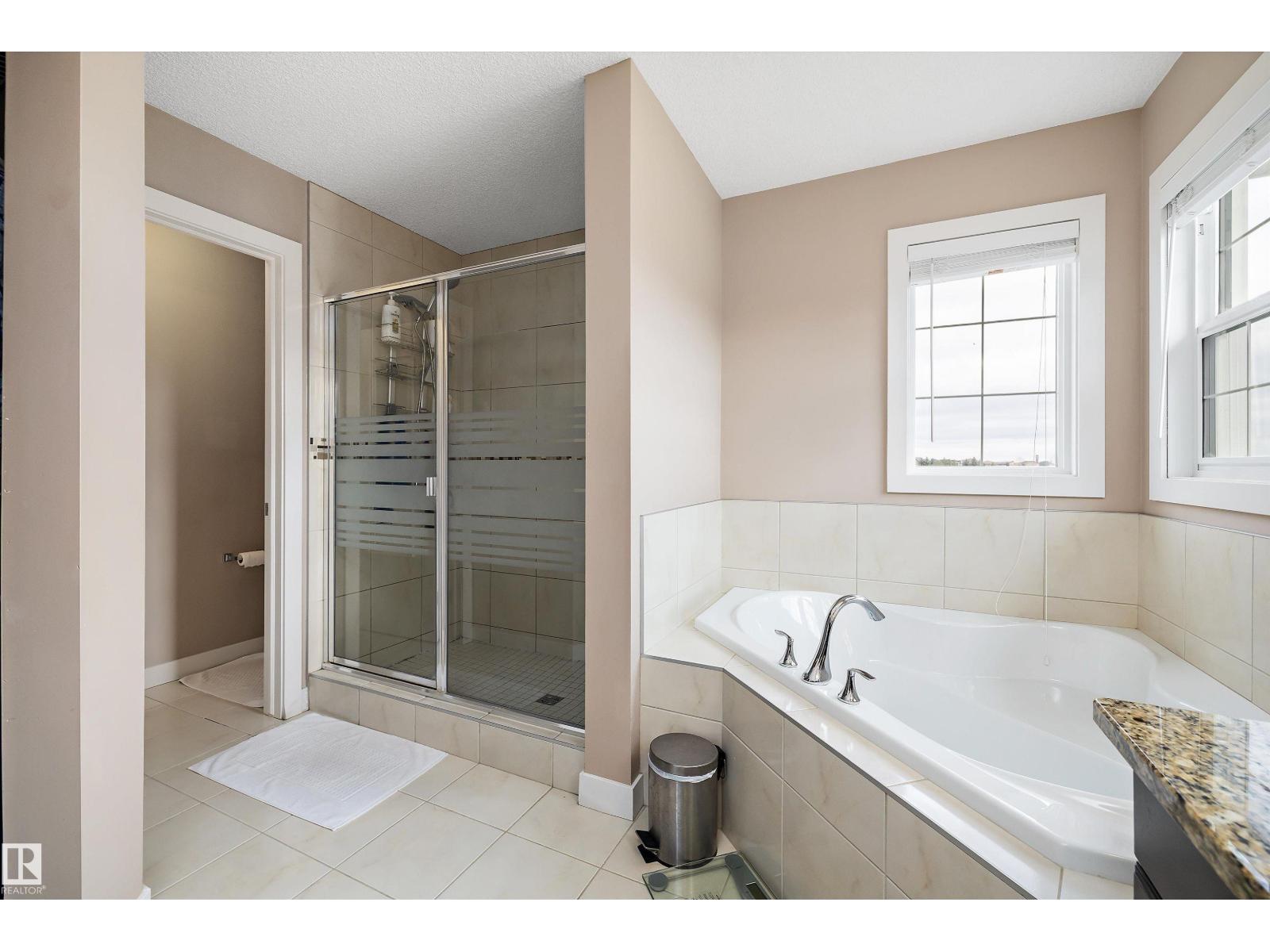 1586 Chapman WY SW, Edmonton