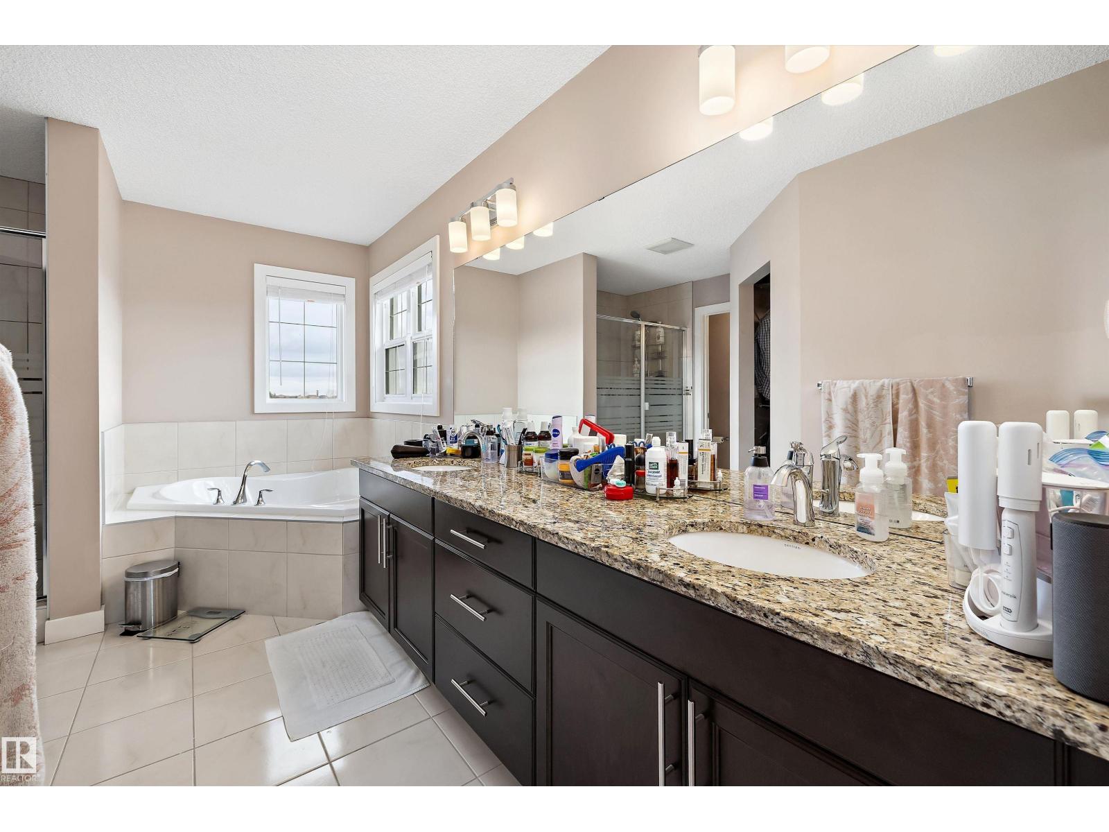 1586 Chapman WY SW, Edmonton