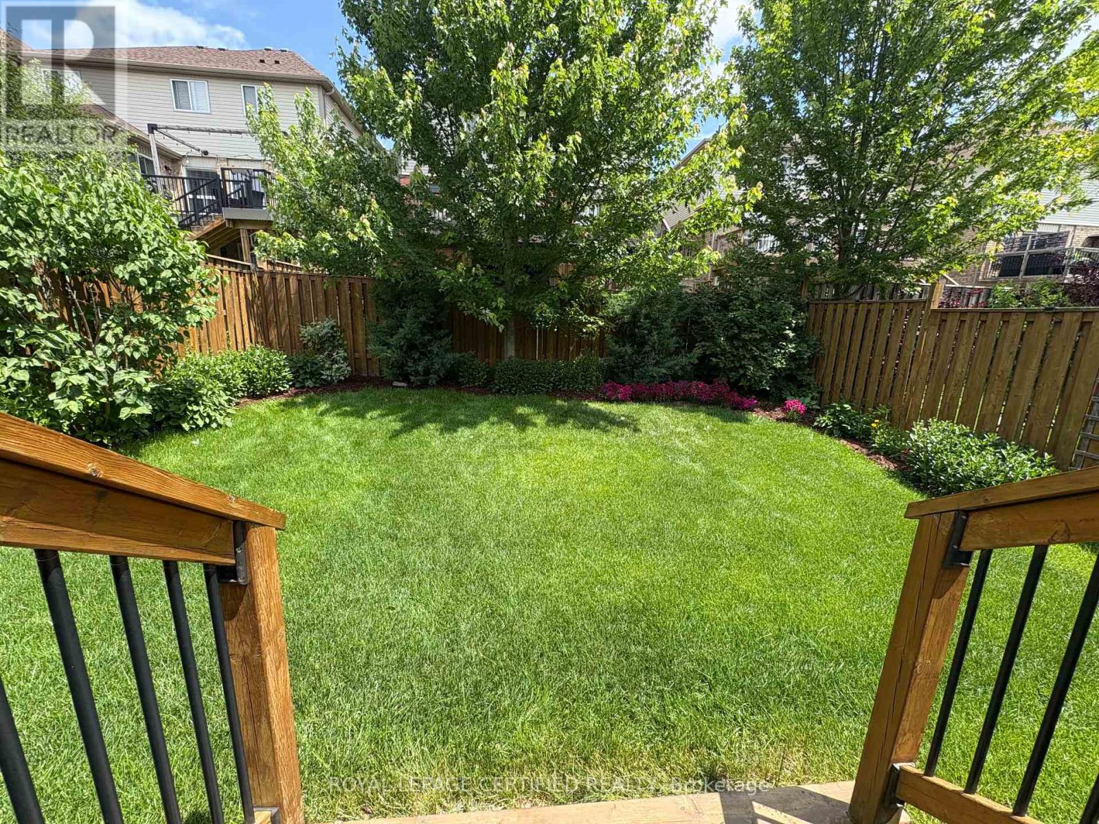 102 OAKES CRESCENT - 30