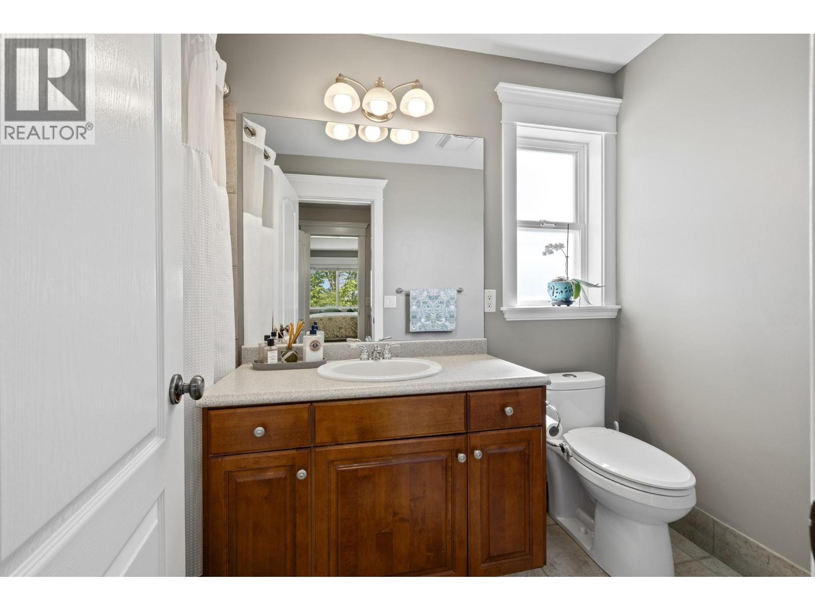 103 4049 Lakeshore Road, Kelowna