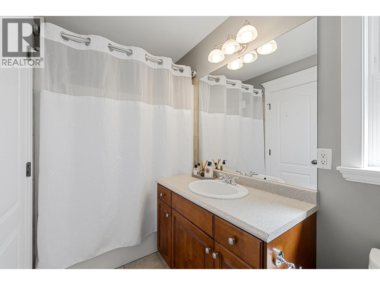 103 4049 Lakeshore Road, Kelowna