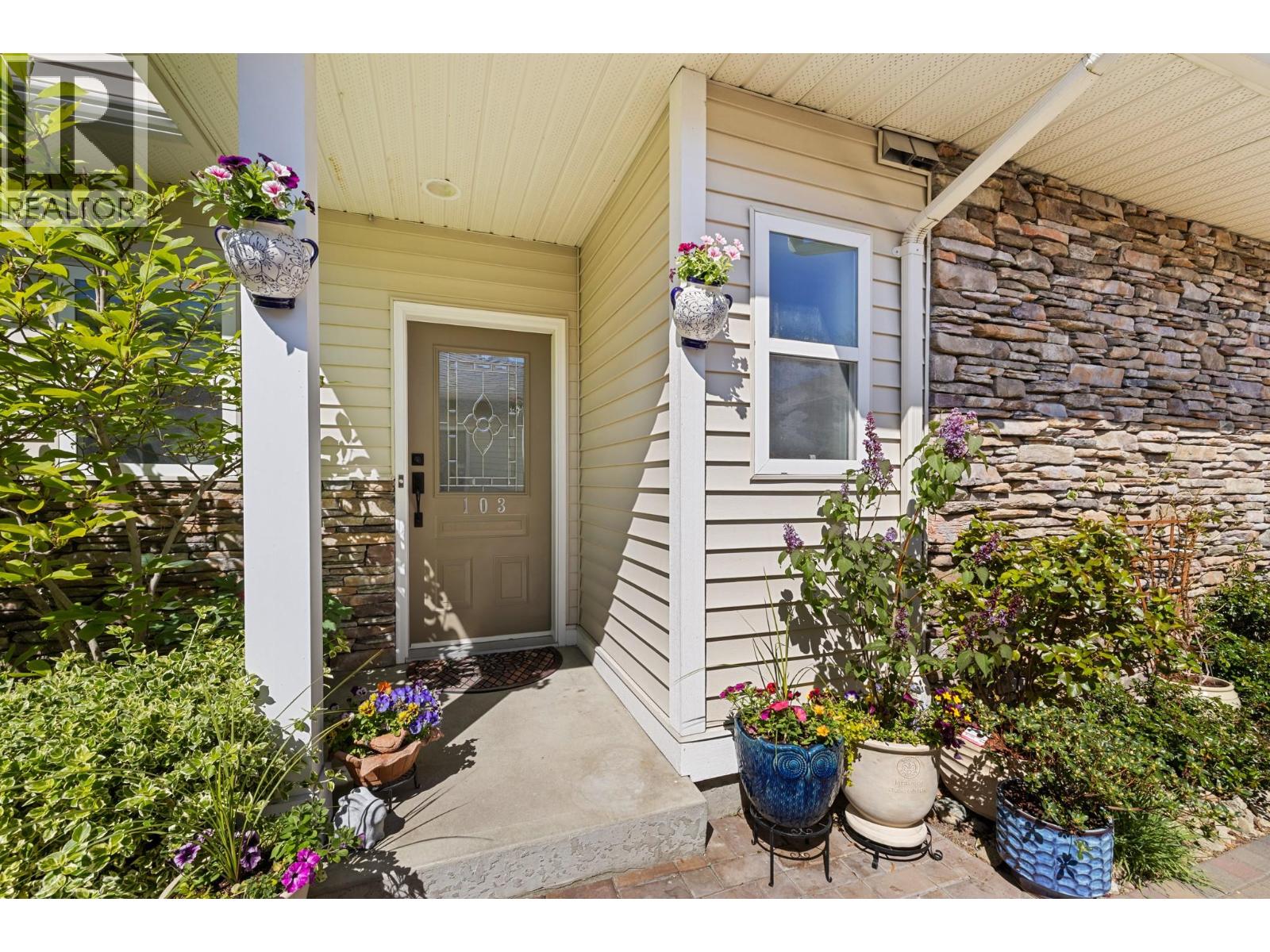 103 4049 Lakeshore Road, Kelowna