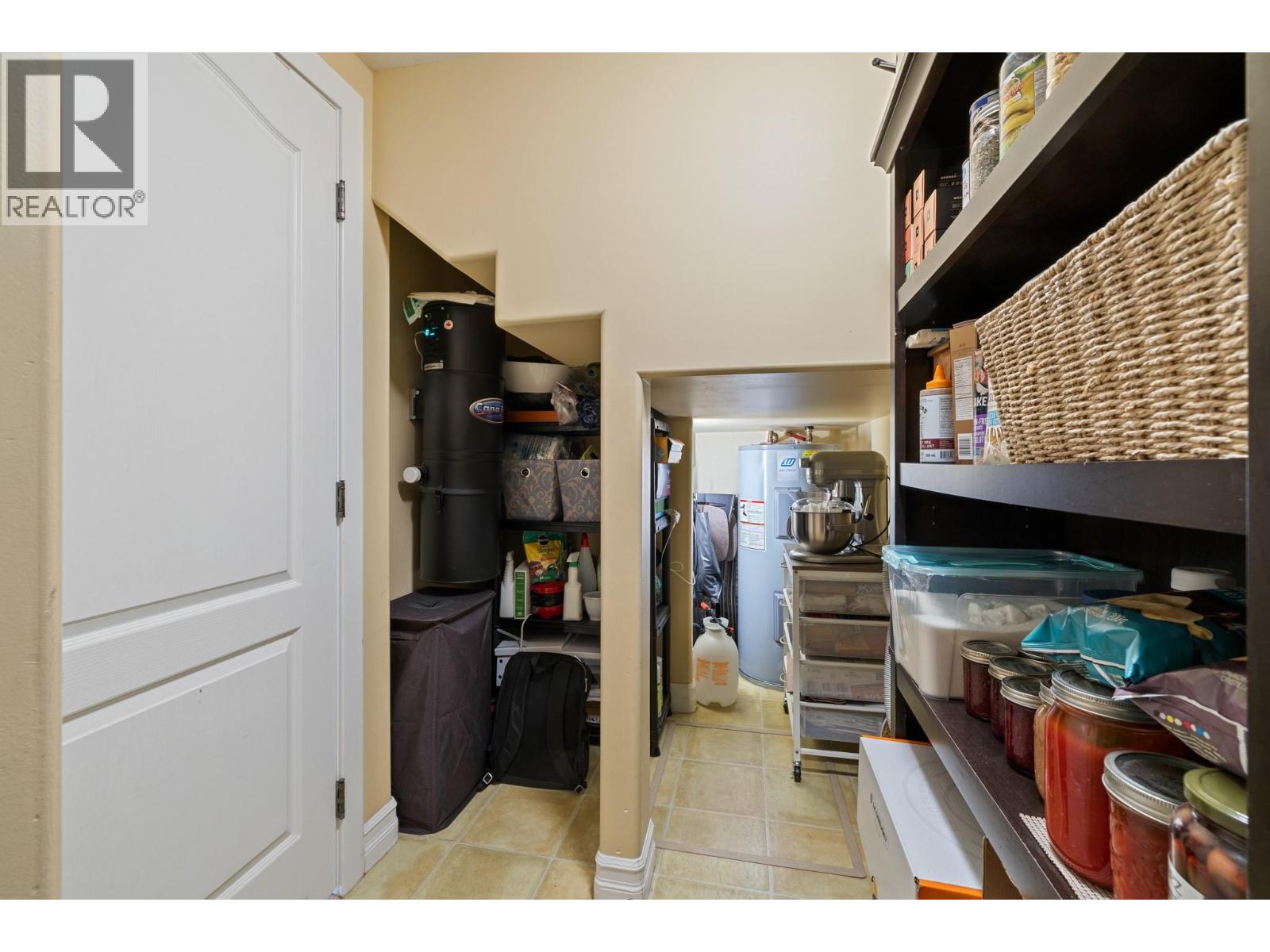 103 4049 Lakeshore Road, Kelowna