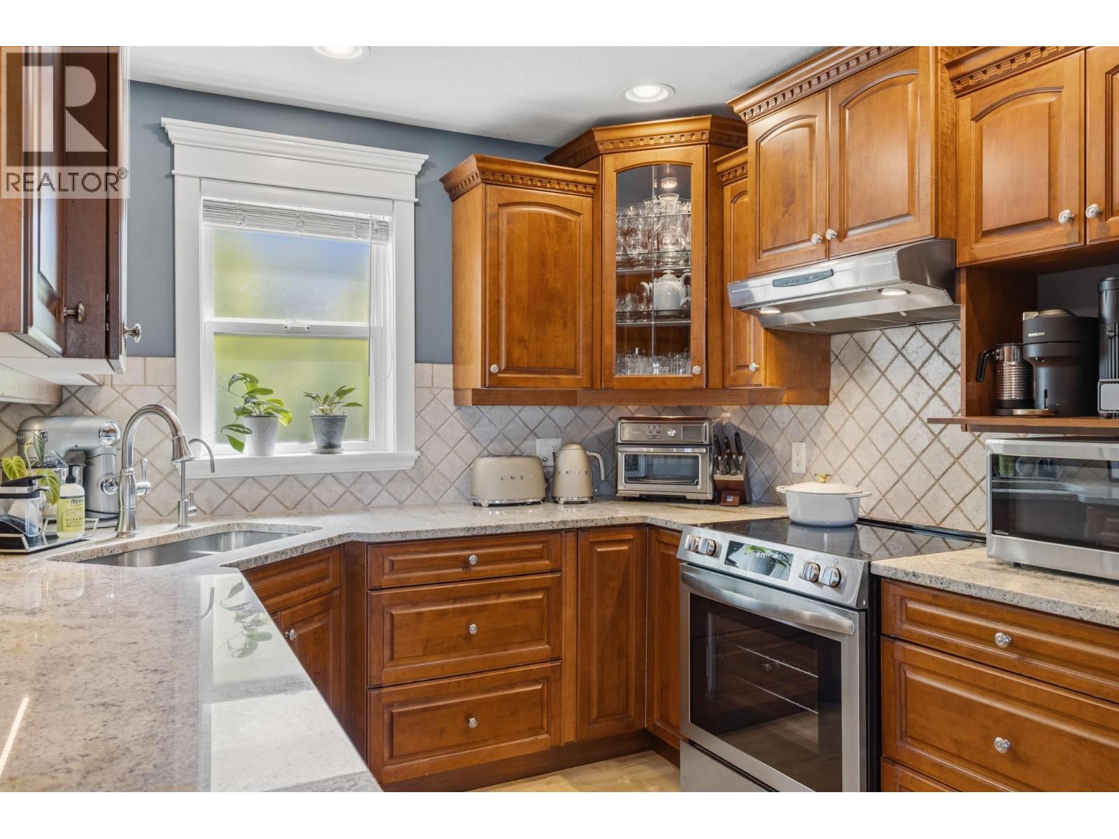 103 4049 Lakeshore Road, Kelowna