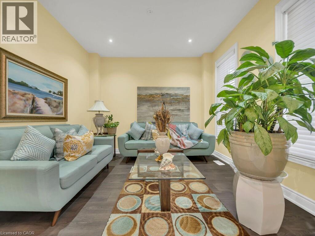 35 WILMOT Road - 7