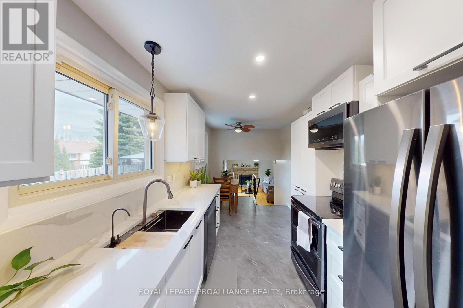 6 RICHMOND GROVE - 11