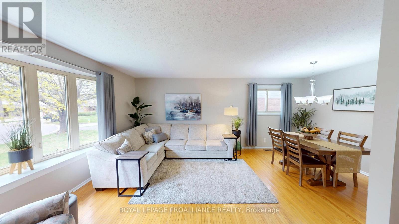 6 RICHMOND GROVE - 12