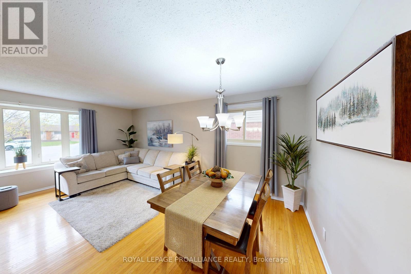 6 RICHMOND GROVE - 13