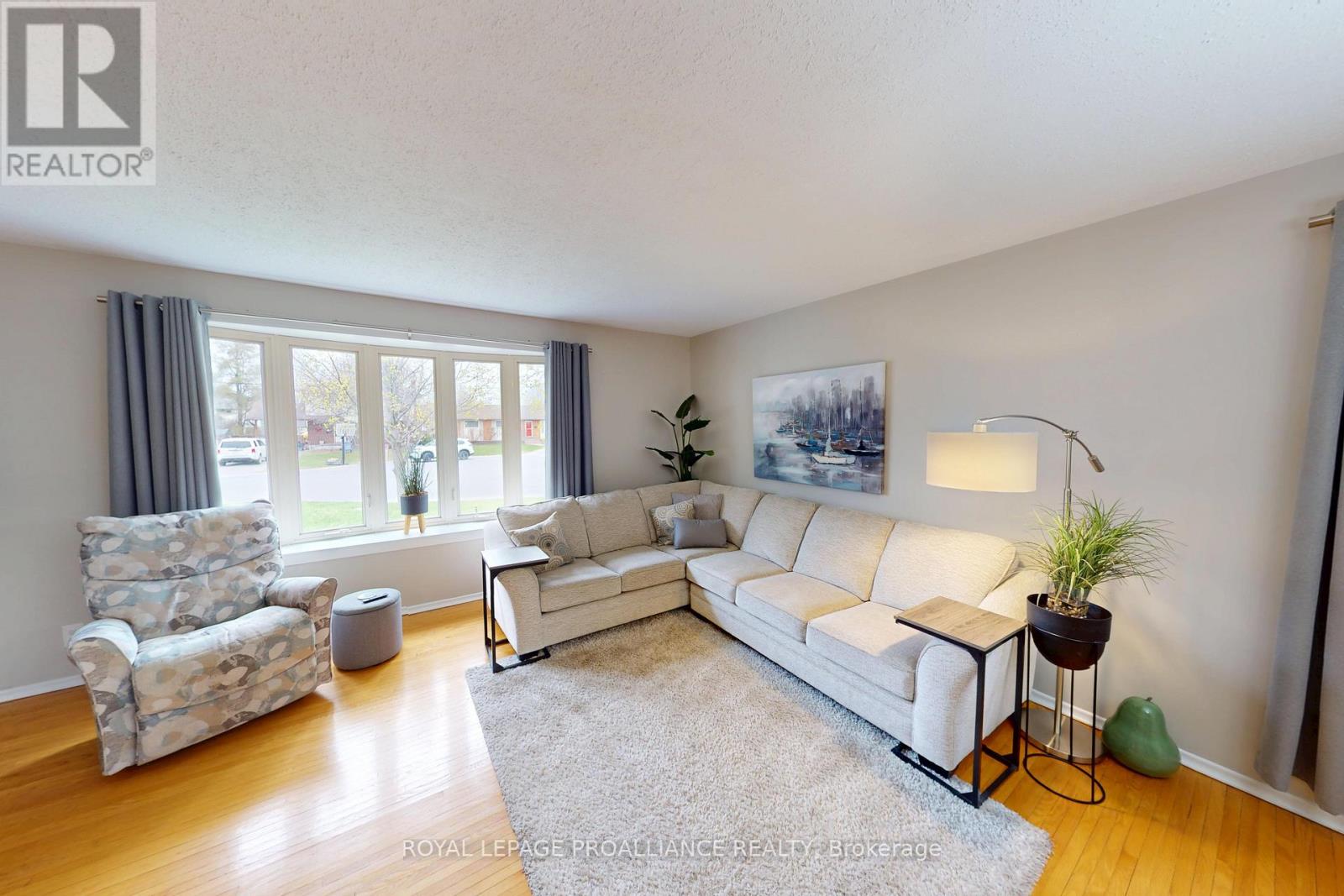 6 RICHMOND GROVE - 14