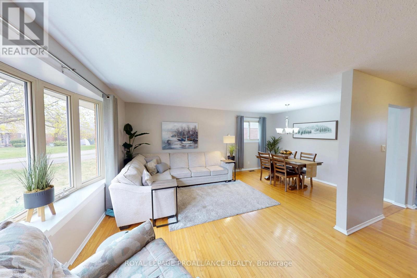 6 RICHMOND GROVE - 15